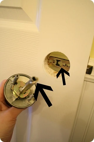 how to install door knobs